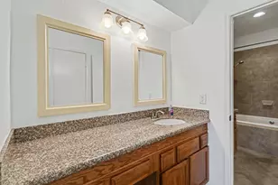 402 Wilcrest Dr, Houston, TX 77042 - Photo 18