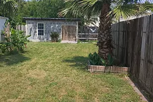 2825 N Sonny Ln, Galveston, TX 77554 - Photo 10