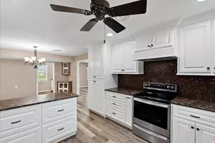 11511 Cherry Point Dr, Mont Belvieu, TX 77535 - Photo 12