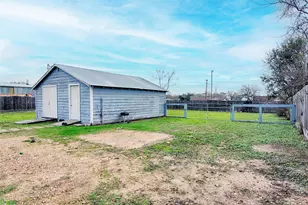 820 N Jefferson St, La Grange, TX 78945 - Photo 16