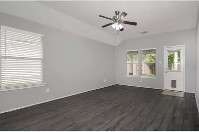 139 S Vesper Bend Circle, The Woodlands, TX 77382 - Photo 4