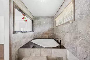 13902 Ambrose St, Houston, TX 77045 - Photo 32