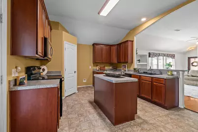445 Decoster Boulevard, Alvin, TX 77511 - Photo 10