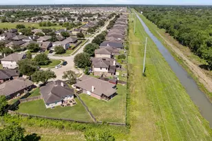 445 Decoster Blvd, Alvin, TX 77511 - Photo 30