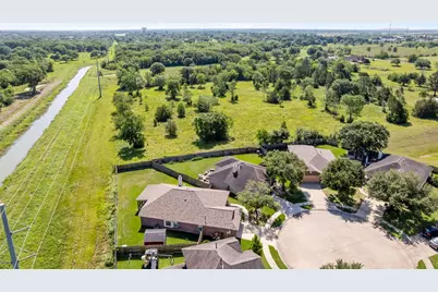 445 Decoster Boulevard, Alvin, TX 77511 - Photo 32