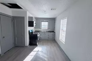 608 E 4th St, Sweeny, TX 77480 - Photo 10