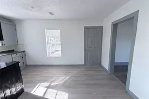 608 E 4th St, Sweeny, TX 77480 - Photo 6