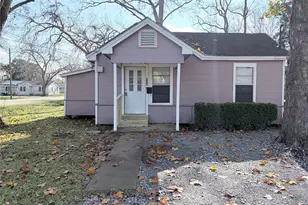 608 E 4th St, Sweeny, TX 77480 - Photo 1