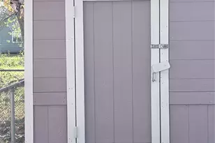 608 E 4th St, Sweeny, TX 77480 - Photo 16