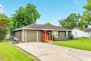 708 Alice St, Sweeny, TX 77480 - Photo 2