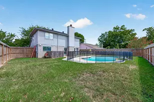 10711 Fallbrook Dr, Houston, TX 77064 - Photo 2
