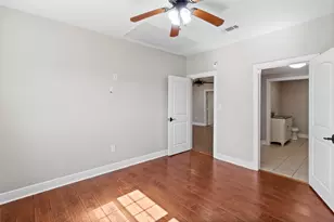 9203 Avenue G, Liverpool, TX 77577 - Photo 12