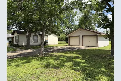 203 E Anderson, Schulenburg, TX 78956 - Photo 2
