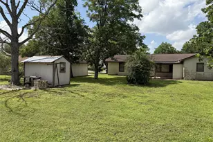 203 E Anderson, Schulenburg, TX 78956 - Photo 28