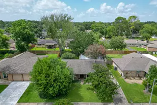 12211 Plumpoint Dr, Houston, TX 77099 - Photo 40