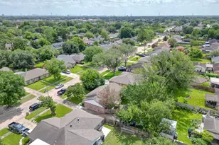 12211 Plumpoint Dr, Houston, TX 77099 - Photo 44
