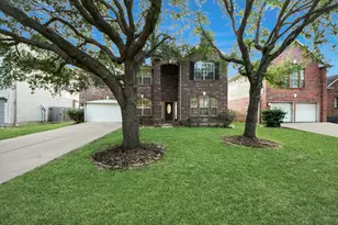 2423 Waterwood Dr, Sugar Land, TX 77479 - Photo 2
