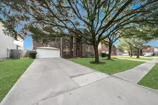 2423 Waterwood Dr, Sugar Land, TX 77479 - Photo 4