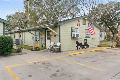 2200 Peach Avenue, Bay City, TX 77414 - Photo 2