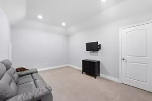 205 Kings Point St, Conroe, TX 77356 - Photo 20