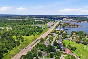 205 Kings Point St, Conroe, TX 77356 - Photo 28