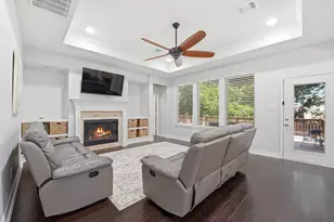 205 Kings Point St, Conroe, TX 77356 - Photo 4