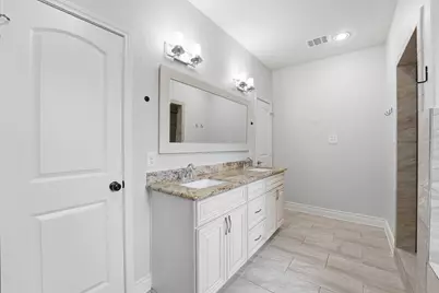 205 Kings Point Street, Conroe, TX 77356 - Photo 12