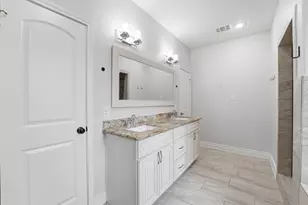 205 Kings Point St, Conroe, TX 77356 - Photo 12
