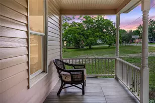 806 E Main St, Bellville, TX 77418 - Photo 4