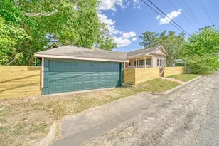 806 E Main St, Bellville, TX 77418 - Photo 36