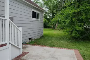 527 W 6th St, Freeport, TX 77541 - Photo 22