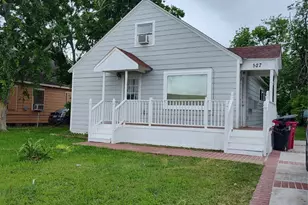 527 W 6th St, Freeport, TX 77541 - Photo 4