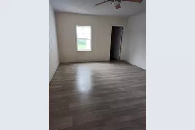 527 W 6th Street, Freeport, TX 77541 - Photo 8