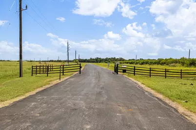 7915 Meteor Drive, Sealy, TX 77474 - Photo 2