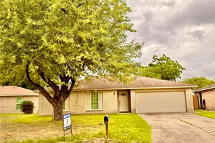 2406 Ridge Hollow Dr, Houston, TX 77067 - Photo 2