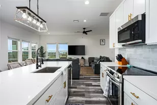 924 Melody Ln, Crystal Beach, TX 77650 - Photo 10