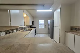 6717 Fairway Dr, Galveston, TX 77551 - Photo 10