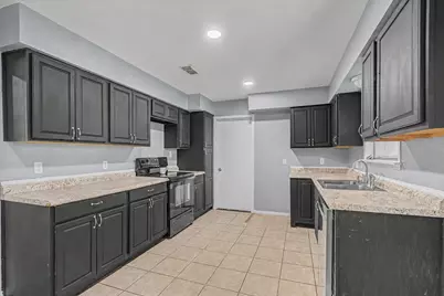 111 Carnation Street, Lake Jackson, TX 77566 - Photo 8