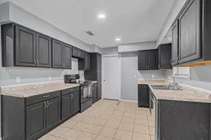 111 Carnation St, Lake Jackson, TX 77566 - Photo 8