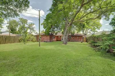 111 Carnation Street, Lake Jackson, TX 77566 - Photo 30