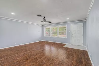 111 Carnation Street, Lake Jackson, TX 77566 - Photo 4
