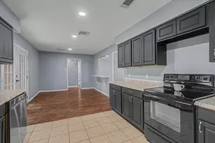 111 Carnation St, Lake Jackson, TX 77566 - Photo 10