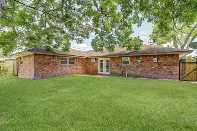 111 Carnation Street, Lake Jackson, TX 77566 - Photo 32