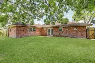 111 Carnation St, Lake Jackson, TX 77566 - Photo 32