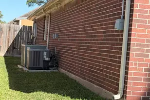 1102 Glenmeadows Dr, La Porte, TX 77571 - Photo 6