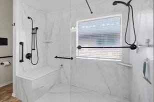 1102 Glenmeadows Dr, La Porte, TX 77571 - Photo 26