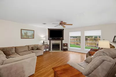 1102 Glenmeadows Drive, La Porte, TX 77571 - Photo 8