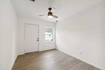 306 40th 1/2 Street #B, Houston, TX 77018 - Photo 8