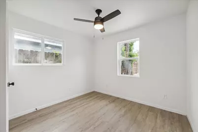 306 40th 1/2 Street #B, Houston, TX 77018 - Photo 4