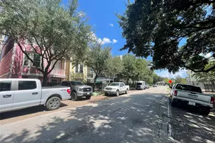 219 W 27th St, Houston, TX 77008 - Photo 2